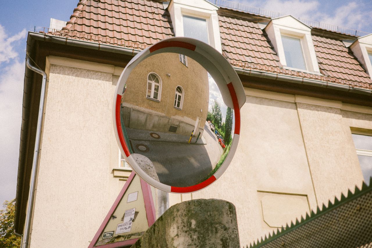 Friends are more important than federation Friends are more important than federation