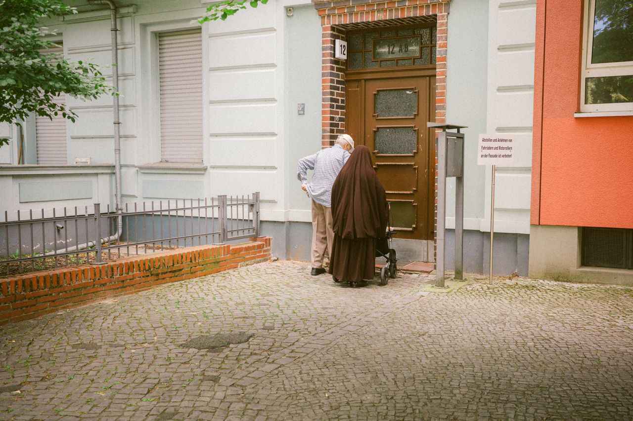 Friends are more important than federation Friends are more important than federation