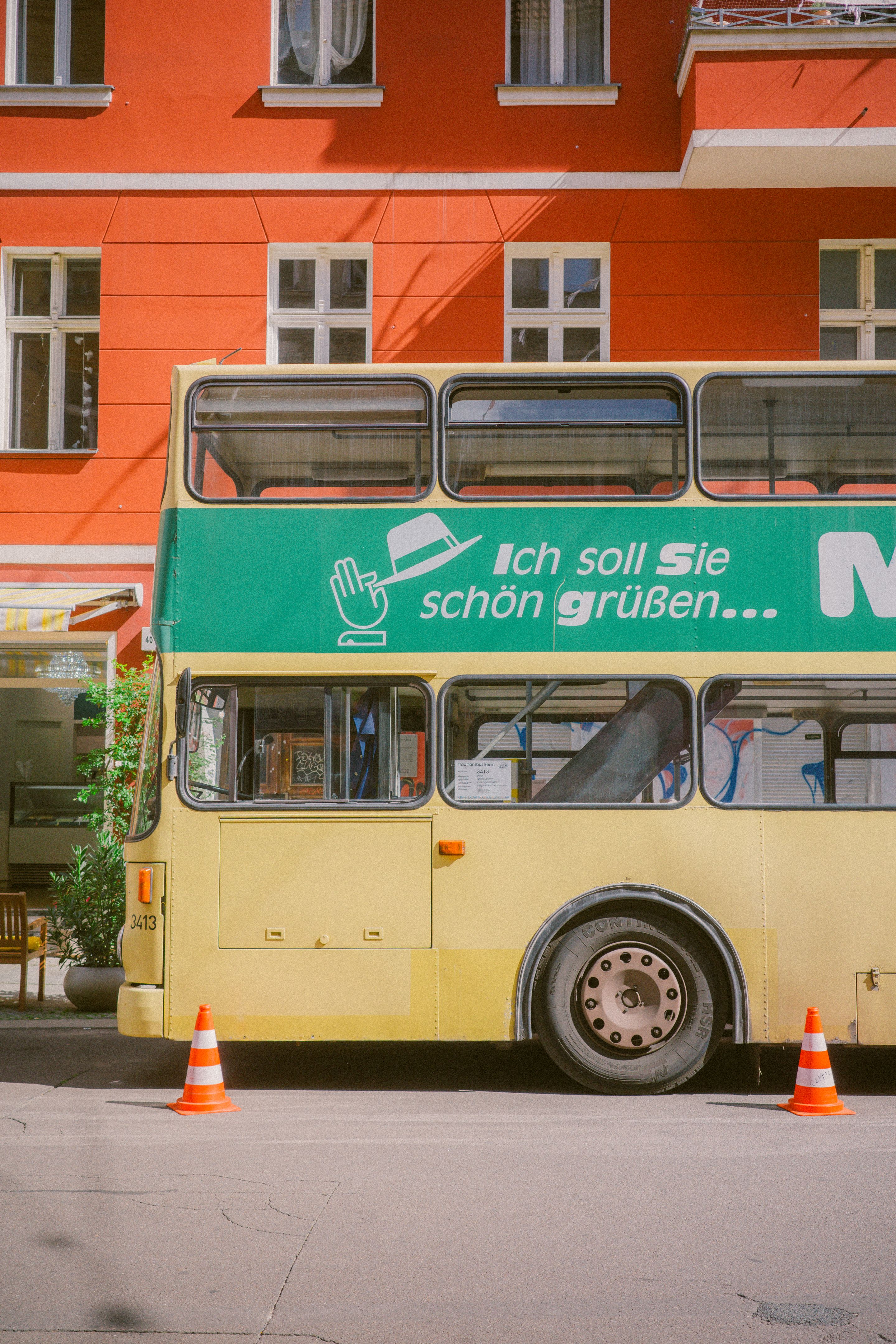 „Ich soll Sie schön grüßen… Möbel Hübner“