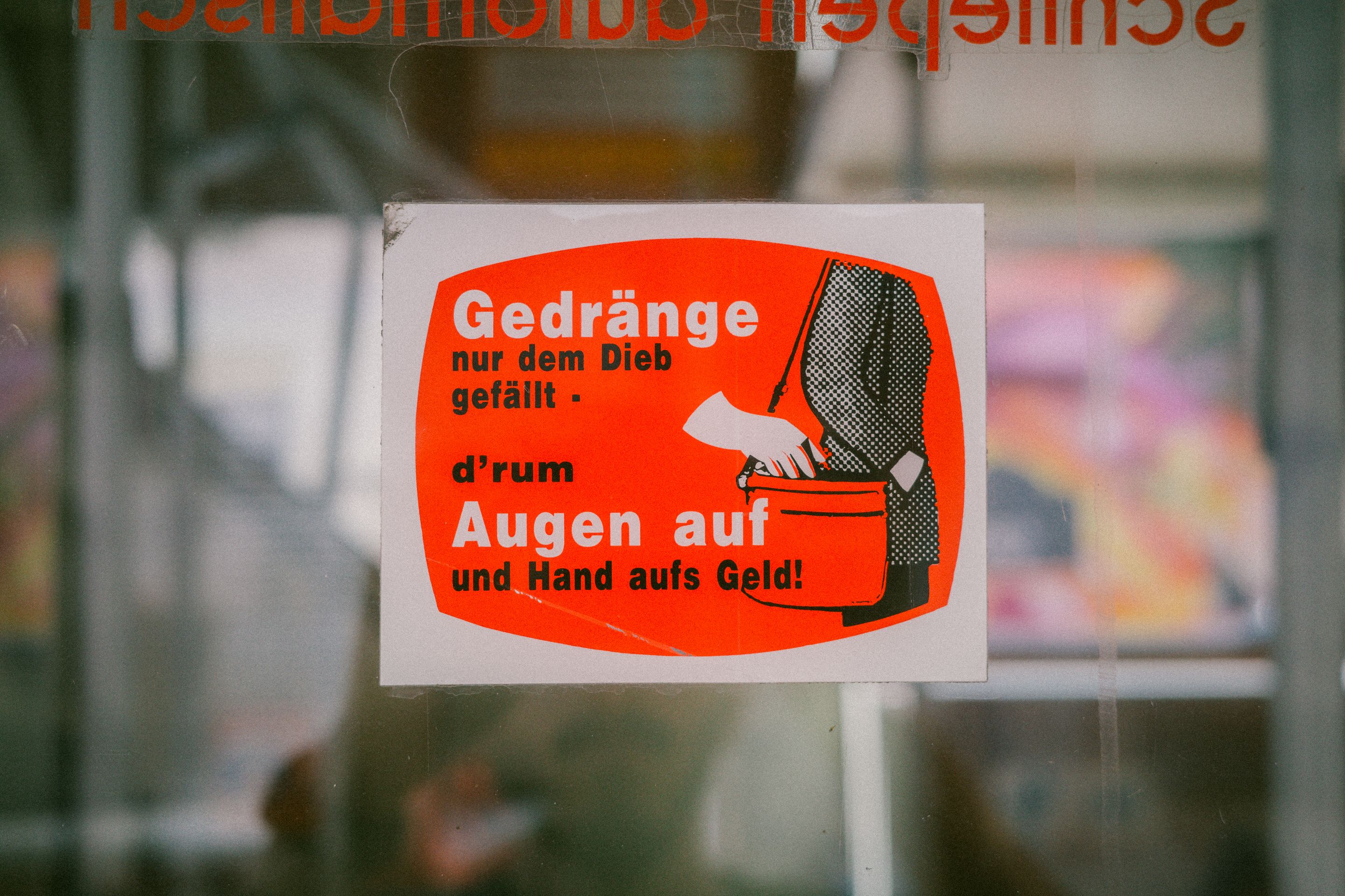 «Solo al ladrón le gusta la aglomeración»